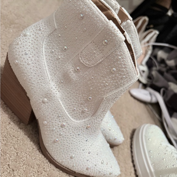 Elegant White Embellished Ankle Boots - Picture 1 of 3